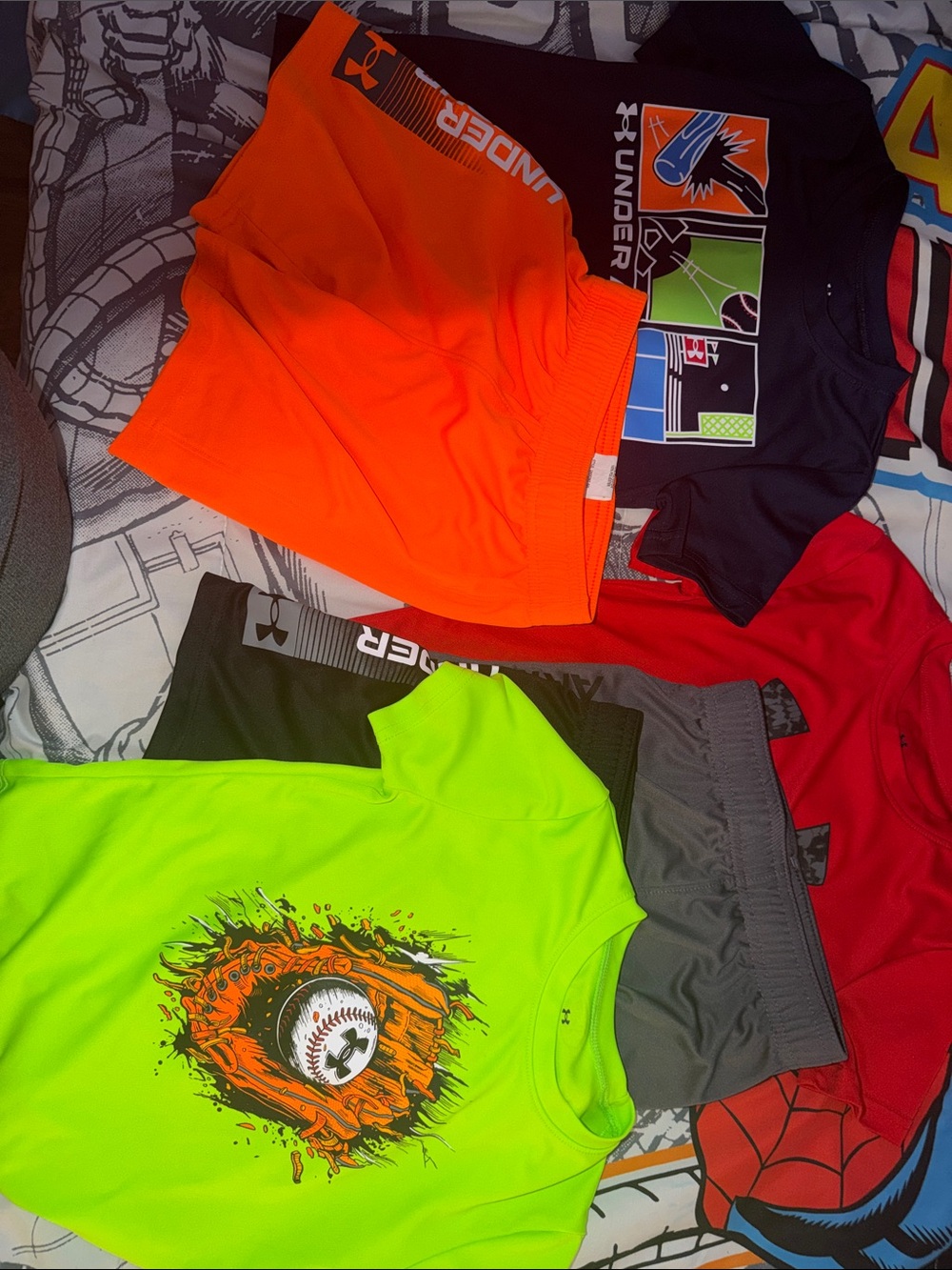 Bundle: Under Armour Boys' tops and bottoms